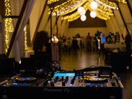Lej en DJ til bryllup